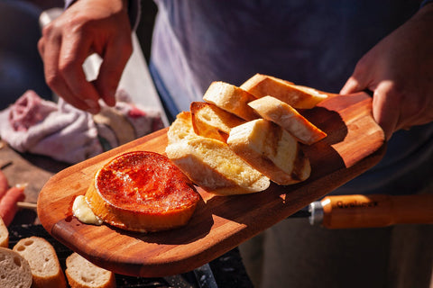 Bruschette con Crema Agrodolce di Cipolle e Pesto di Moringa - Azienda Agricola Favella