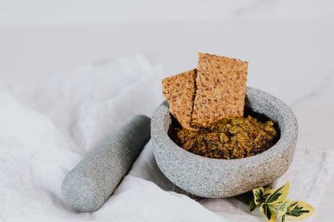 Crostini con Pesto di Moringa e Crema di Carciofini Selvatici - Azienda Agricola Favella