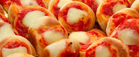 Pizzette per aperitivo: provale con il sugo al goji! - Azienda Agricola Favella