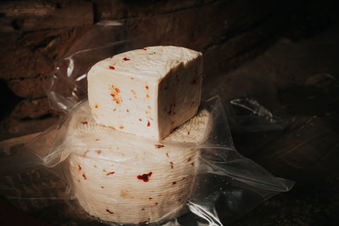 Formaggio fresco di latte di Bufala al Peperoncino
