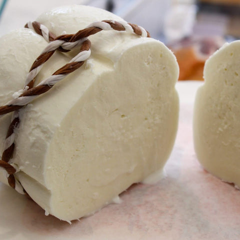 Caciocavallo di latte di Bufala - Azienda Agricola Favella