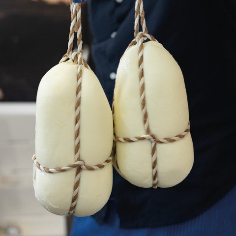 Caciocavallo di latte di Bufala - Azienda Agricola Favella