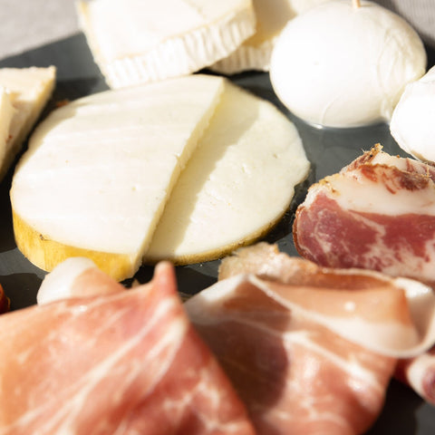 Caciocavallo di latte di Bufala - Azienda Agricola Favella